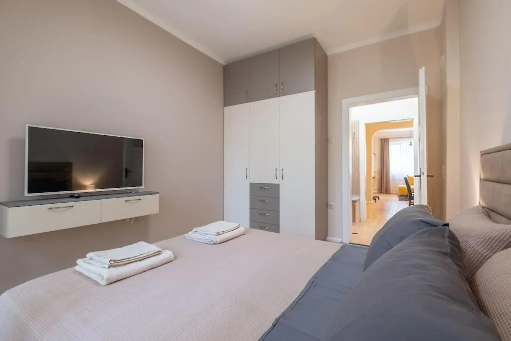 Gorgeous 2 Bdrm Fully Equipped Flat, Top Location Sofia Apartment