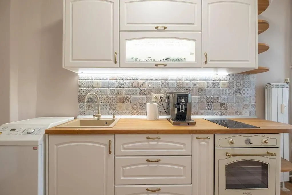 Gorgeous 2 Bdrm Fully Equipped Flat, Top Location Sofia Apartment